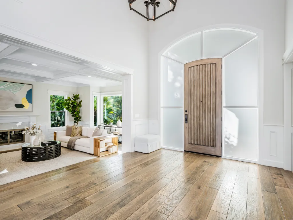 GettyImages-2113098380 Bright living room with wooden floor entrance.